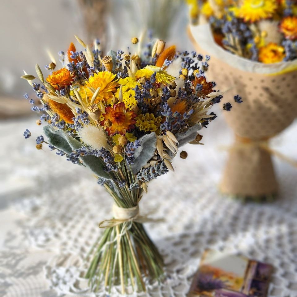 Букет комплимент из Крымского лавандина и сухоцветов "Яркие краски осени", M