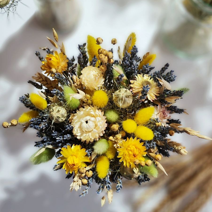 Букет из Крымского лавандина и сухоцветов в желто-салатовой гамме, коллекция "Пробуждение весны"