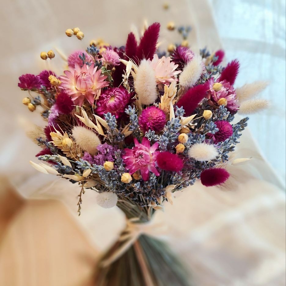 Букет из Крымского лавандина и сухоцветов в ярко-розовой гамме, коллекция "Пробуждение весны"