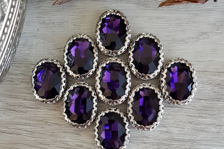 Кристаллы овалы в ажурных цапах