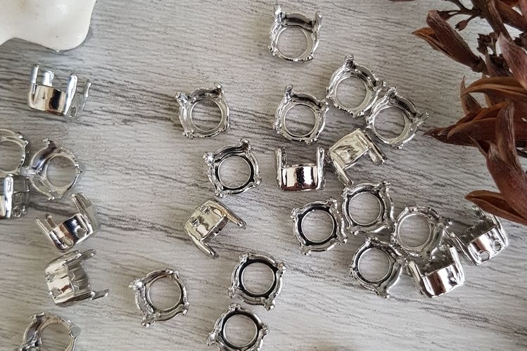 Касты круглые, цвет серебро, размер 8 мм.