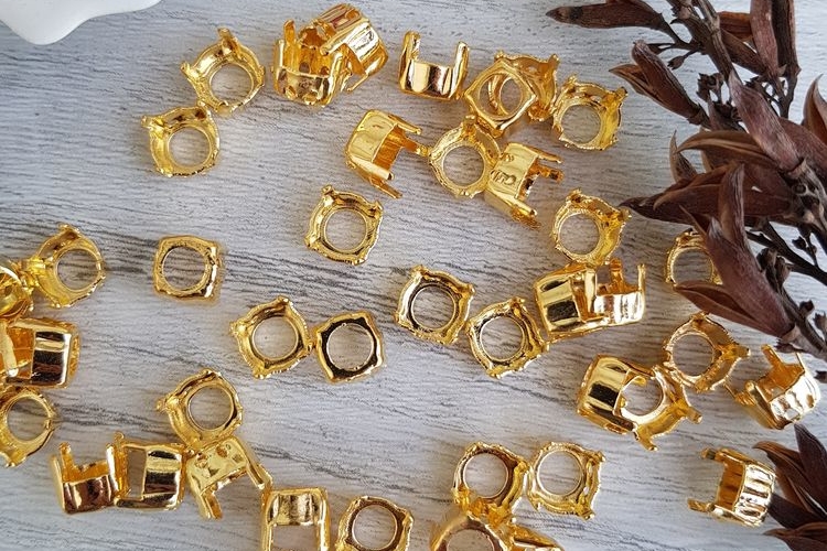 Касты круглые, цвет золото, размер 8мм.