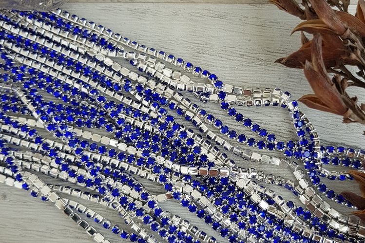 Стразовая лента, цвет - синяя в серебре. Размер 2мм