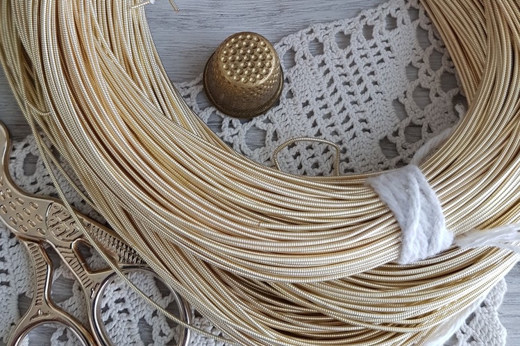 Канитель жесткая,Индия, цвет - светлое золото. Размер 1мм