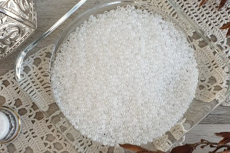 Бисер ТОНО, круглый 2,2 мм, размер 11/0, №0141 белый/перламутровый