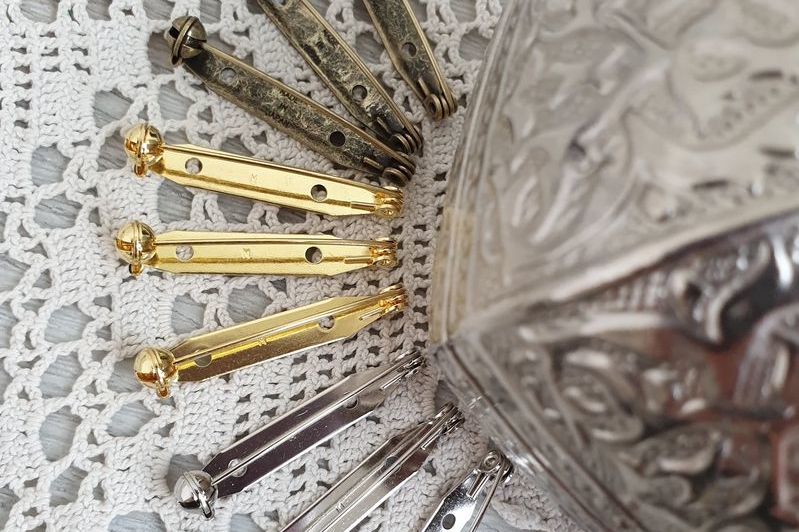 японские булавки с поворотным механизмом