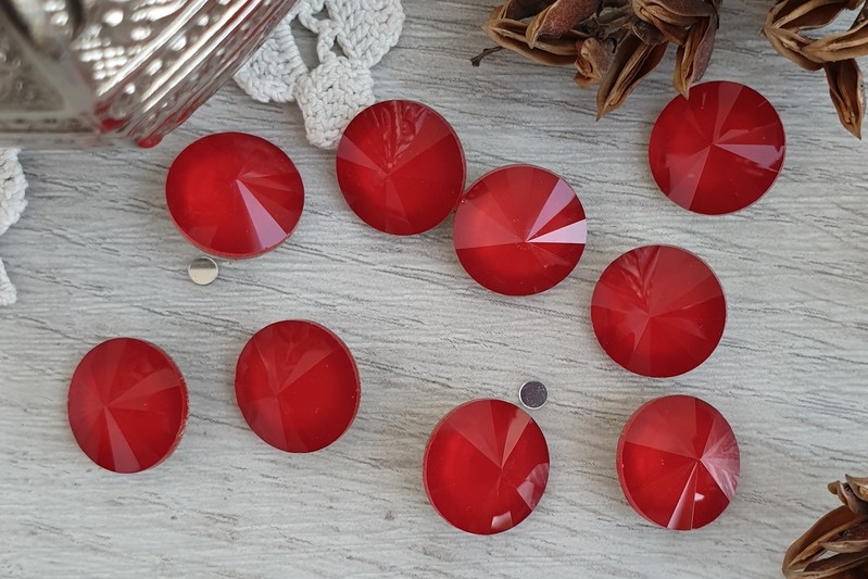 риволи кристаллы 14мм красные