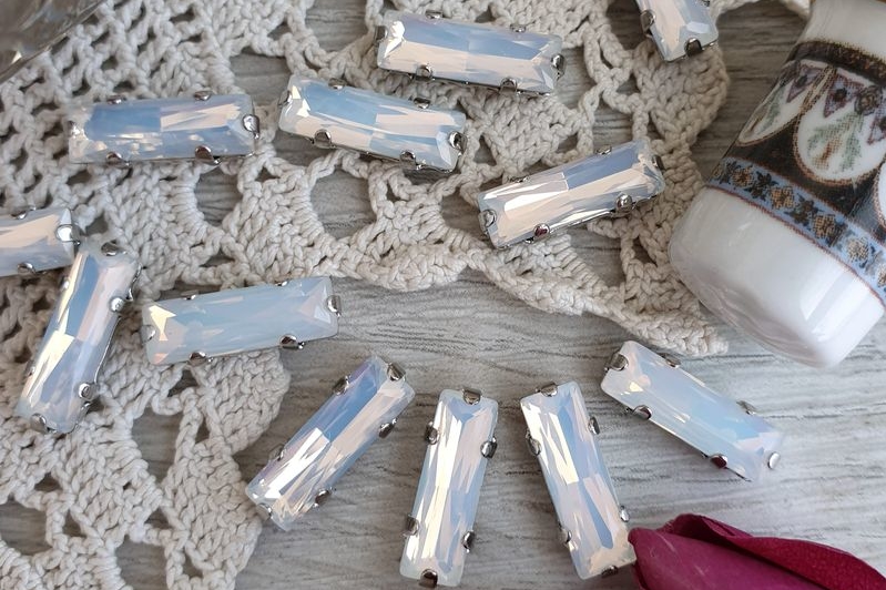 кристаллы в оправе белый опал