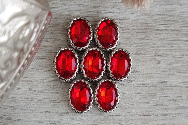 кристаллы в ажурной оправе