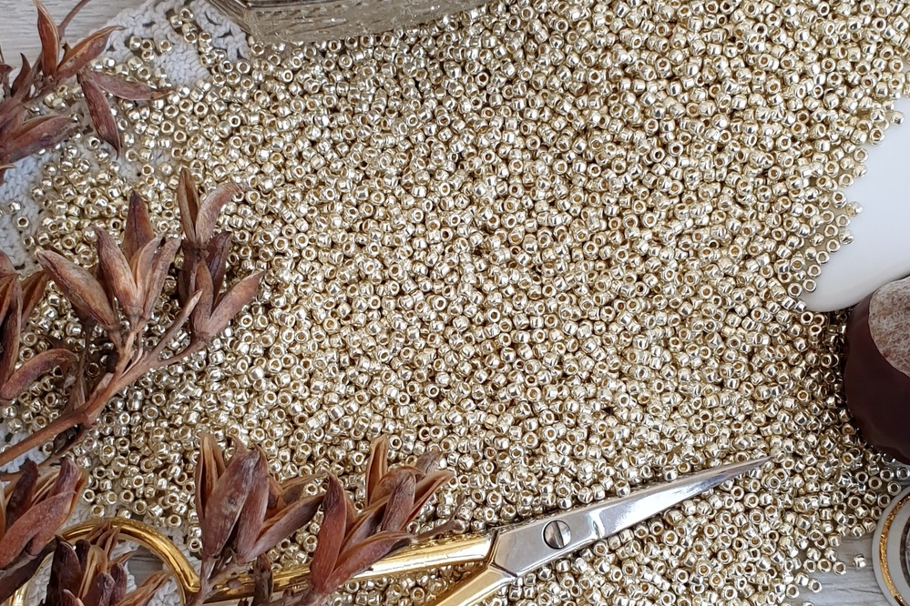 Бисер Toho pf558