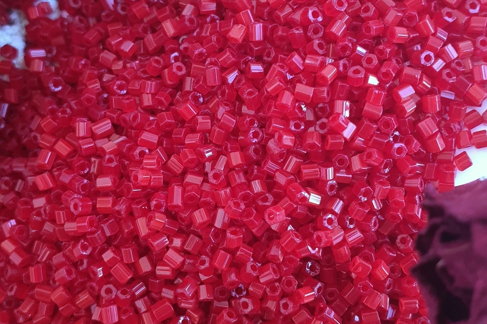 сатиновый бисер