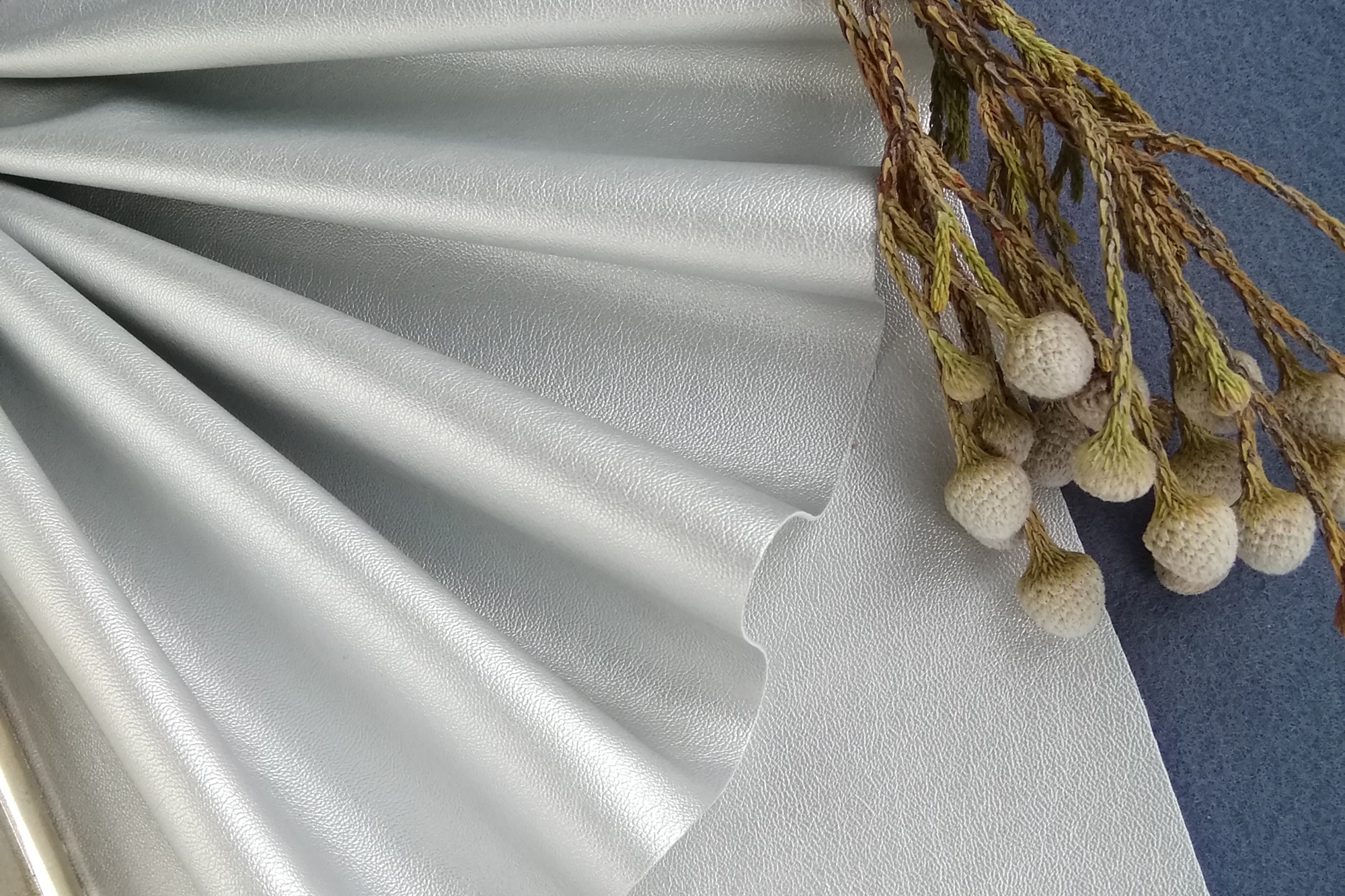 кожа искусственная серебристая