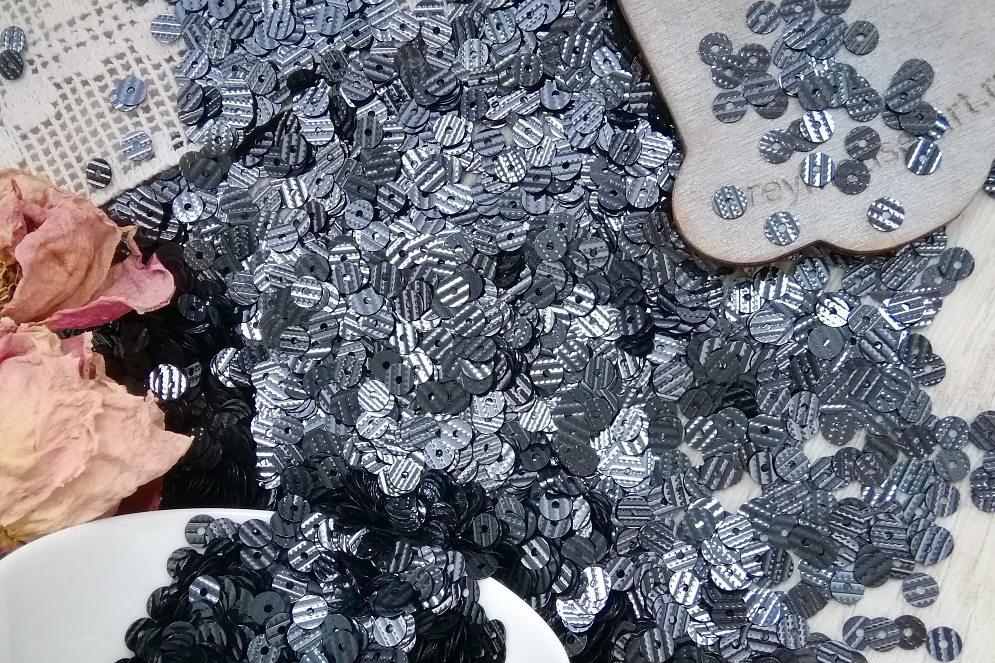 пайетки итальянские рифленые графит серый