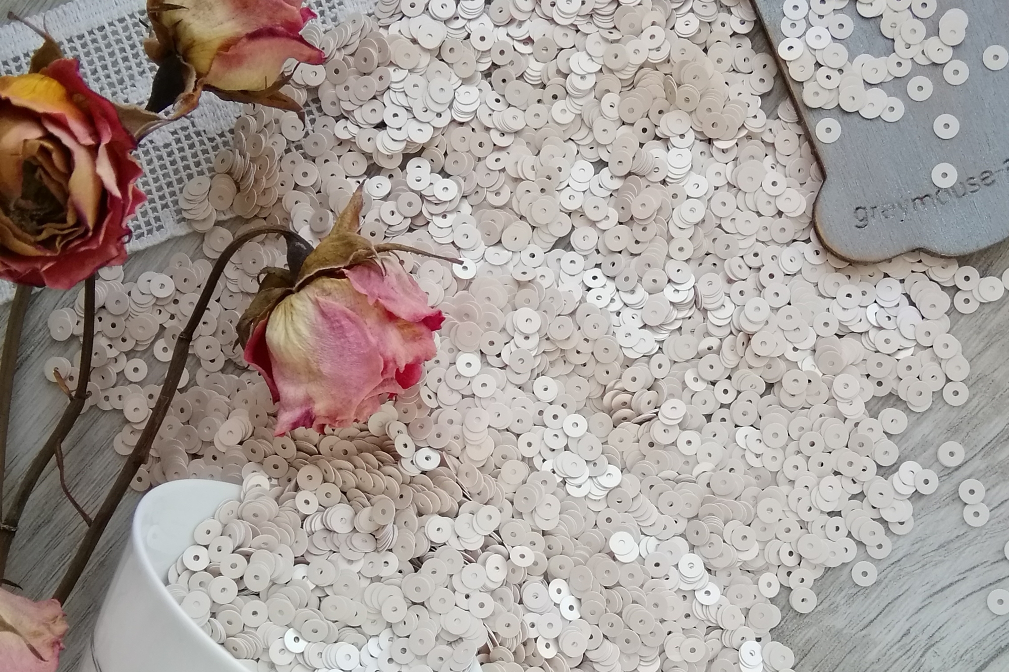 пайетки итальянские пайетки бежевые 3мм