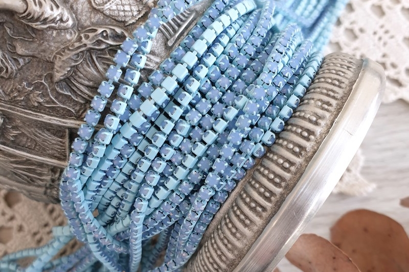 опаловая стразовая лента