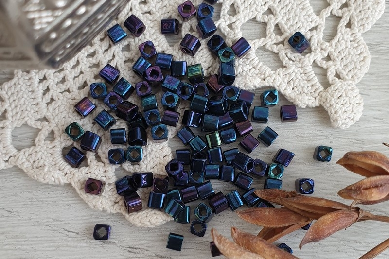 Бисер Toho cube 82