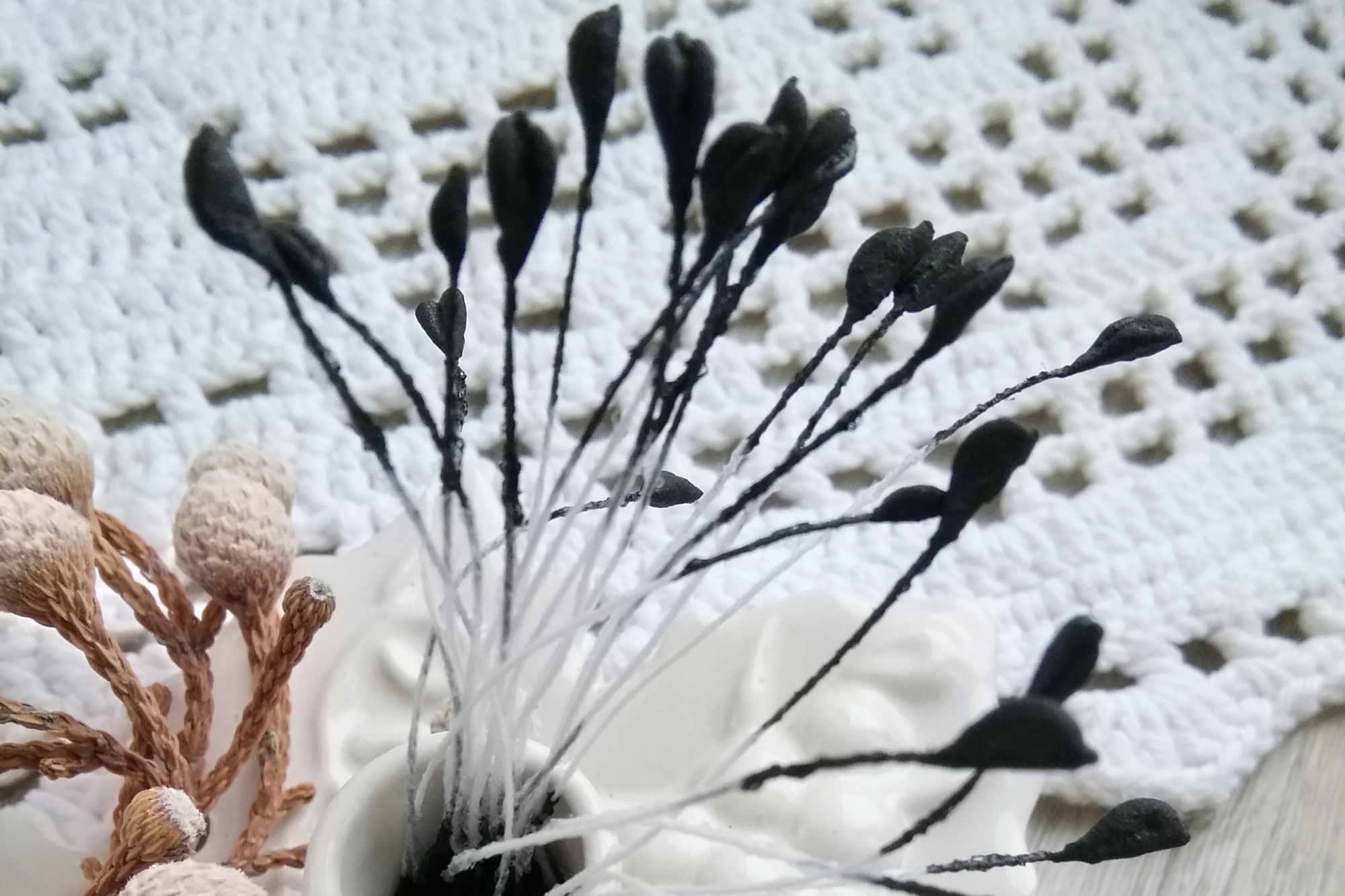 Тычинки для цветов брошей черные