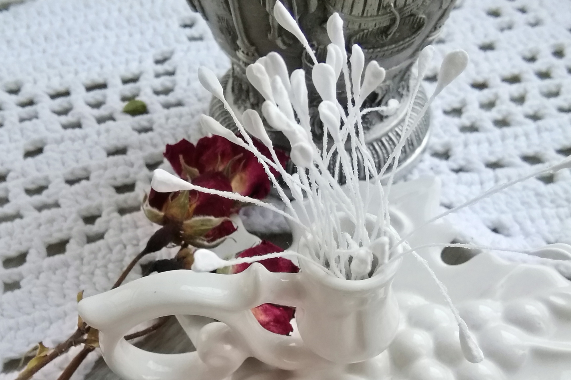 Тычинки для цветов брошей белые