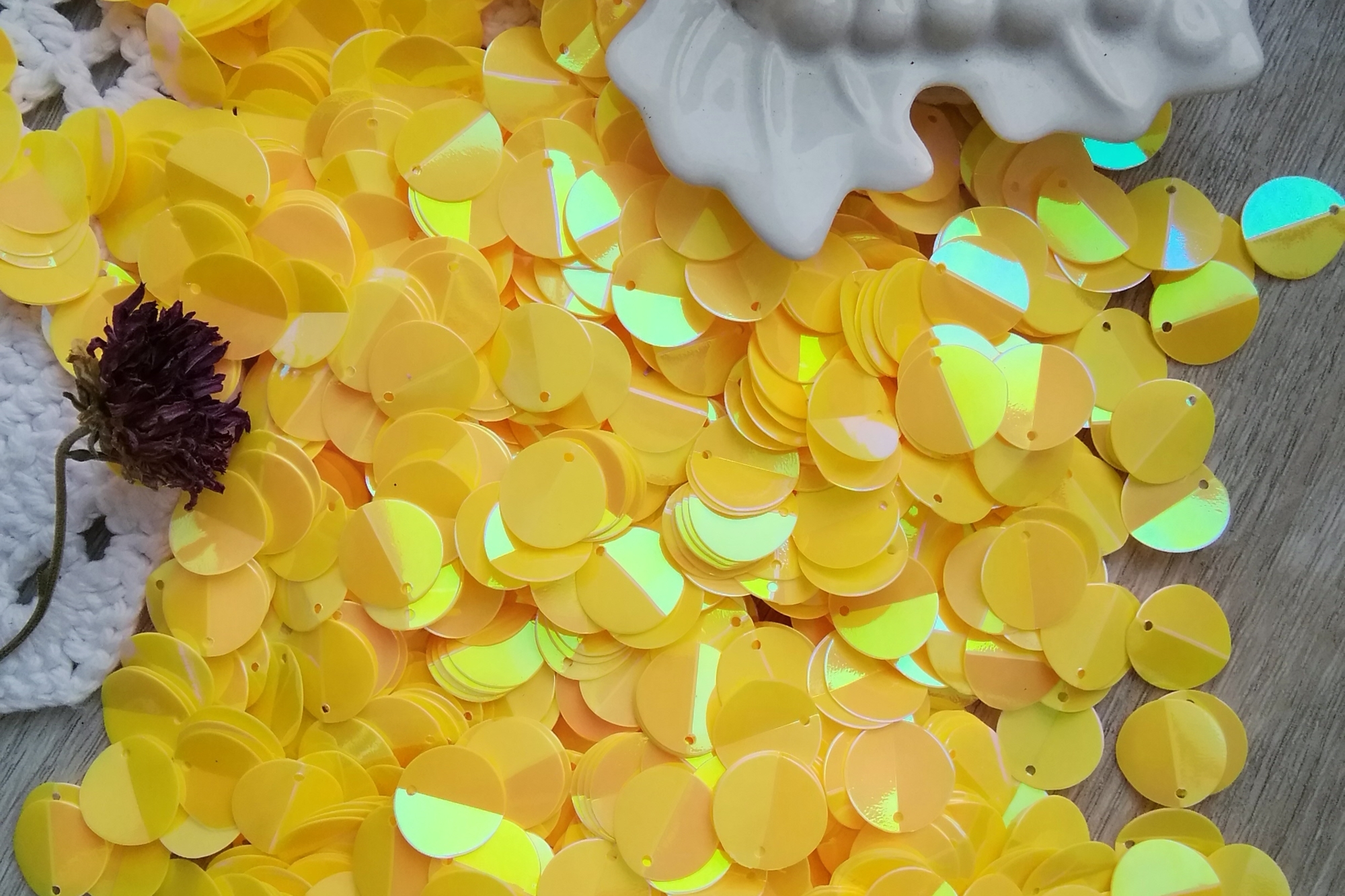 пайетки гнутые лепестки 12 мм оранжевые желтые