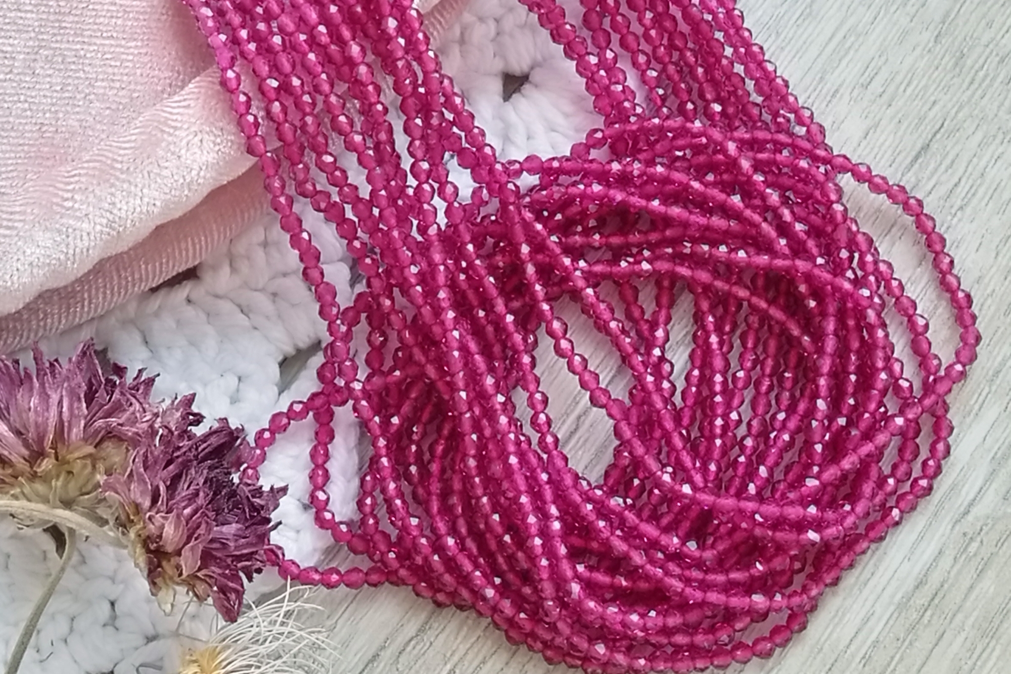 шпинель розовая натуральная бусины 2мм