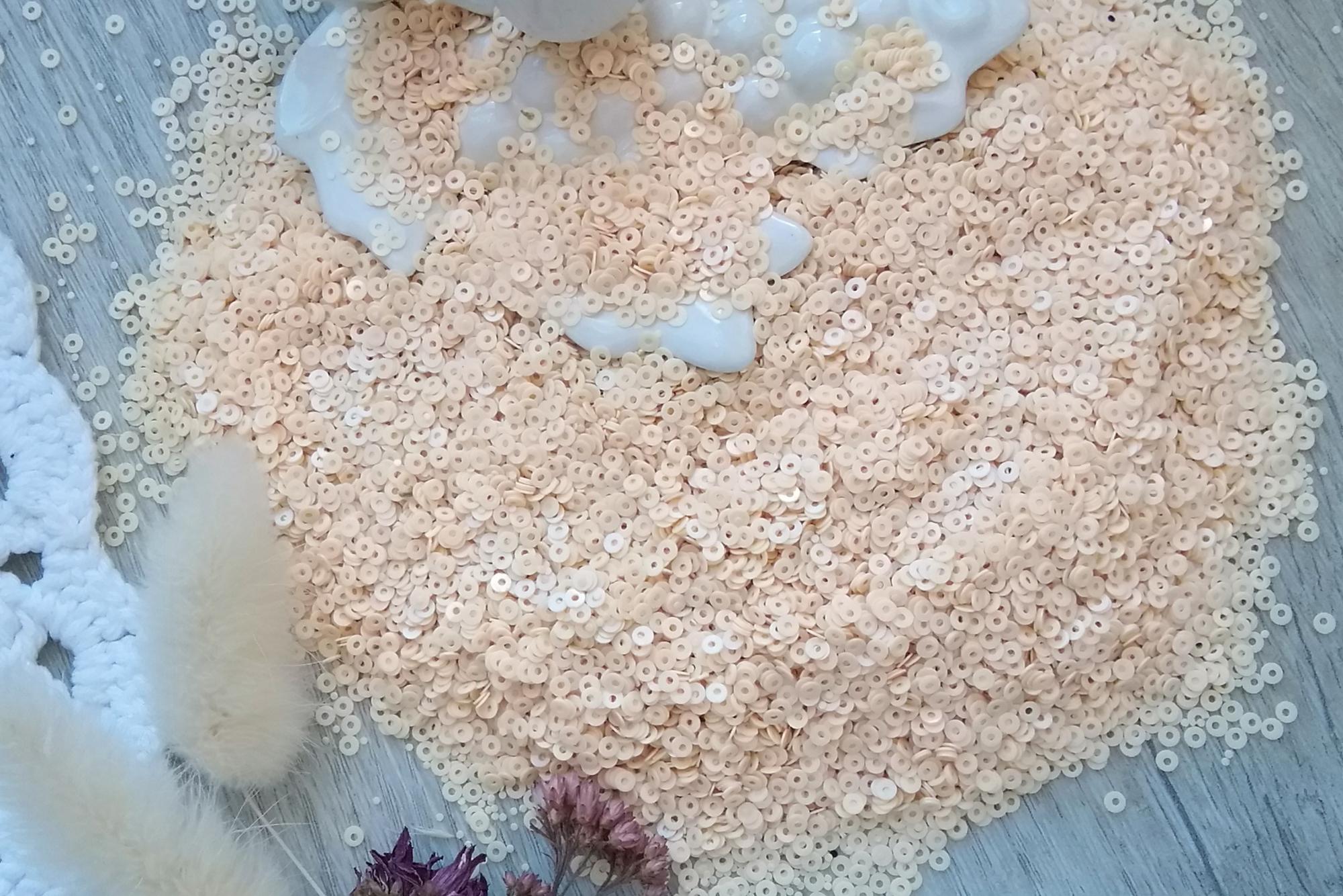 пайетки белые желтые бежевые 2,5мм