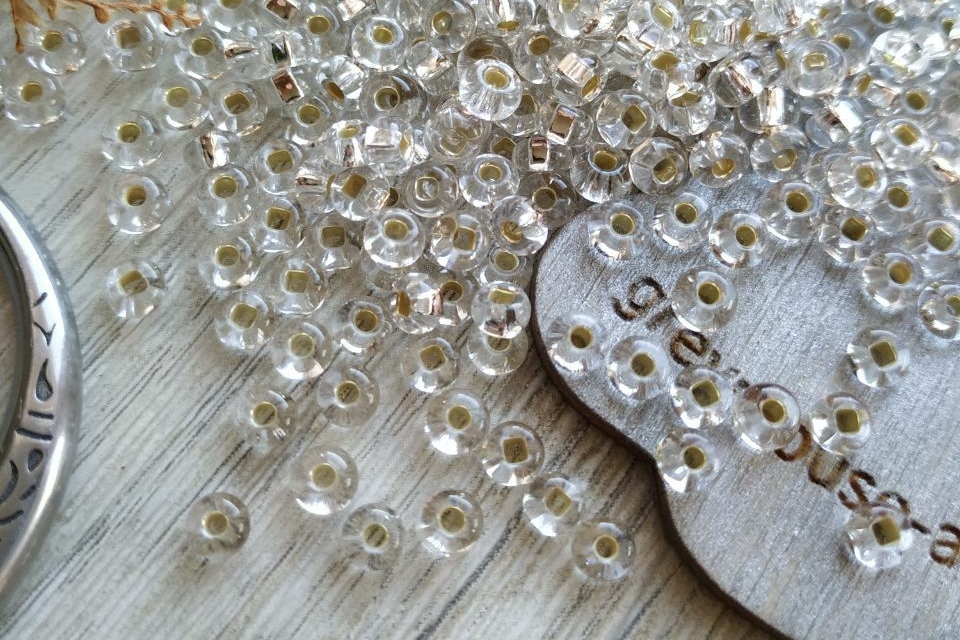 бисер чешский прозрачный с золотым окрасом внутри 6/0