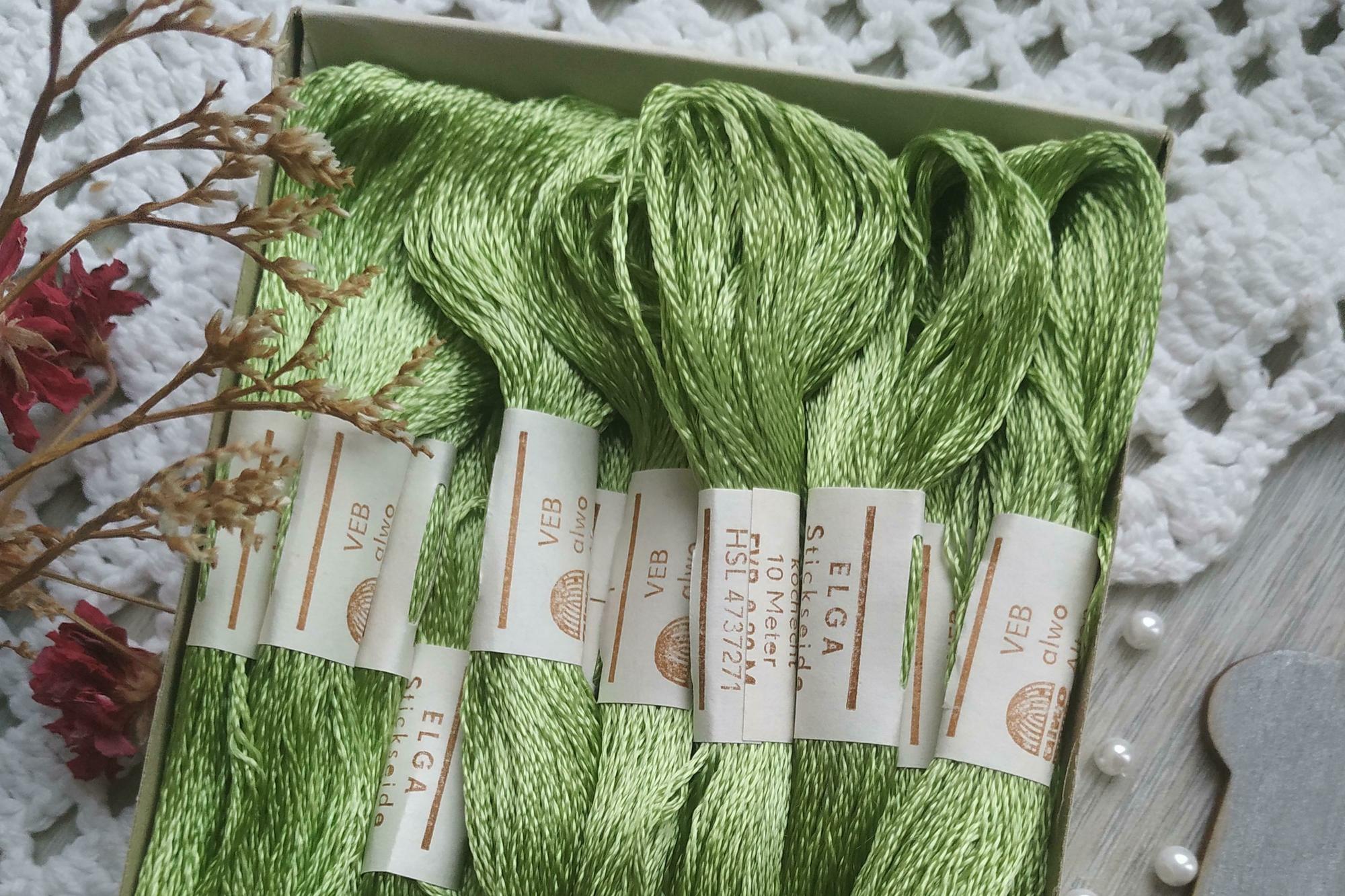 нитки вискоза светло-зеленые Турция