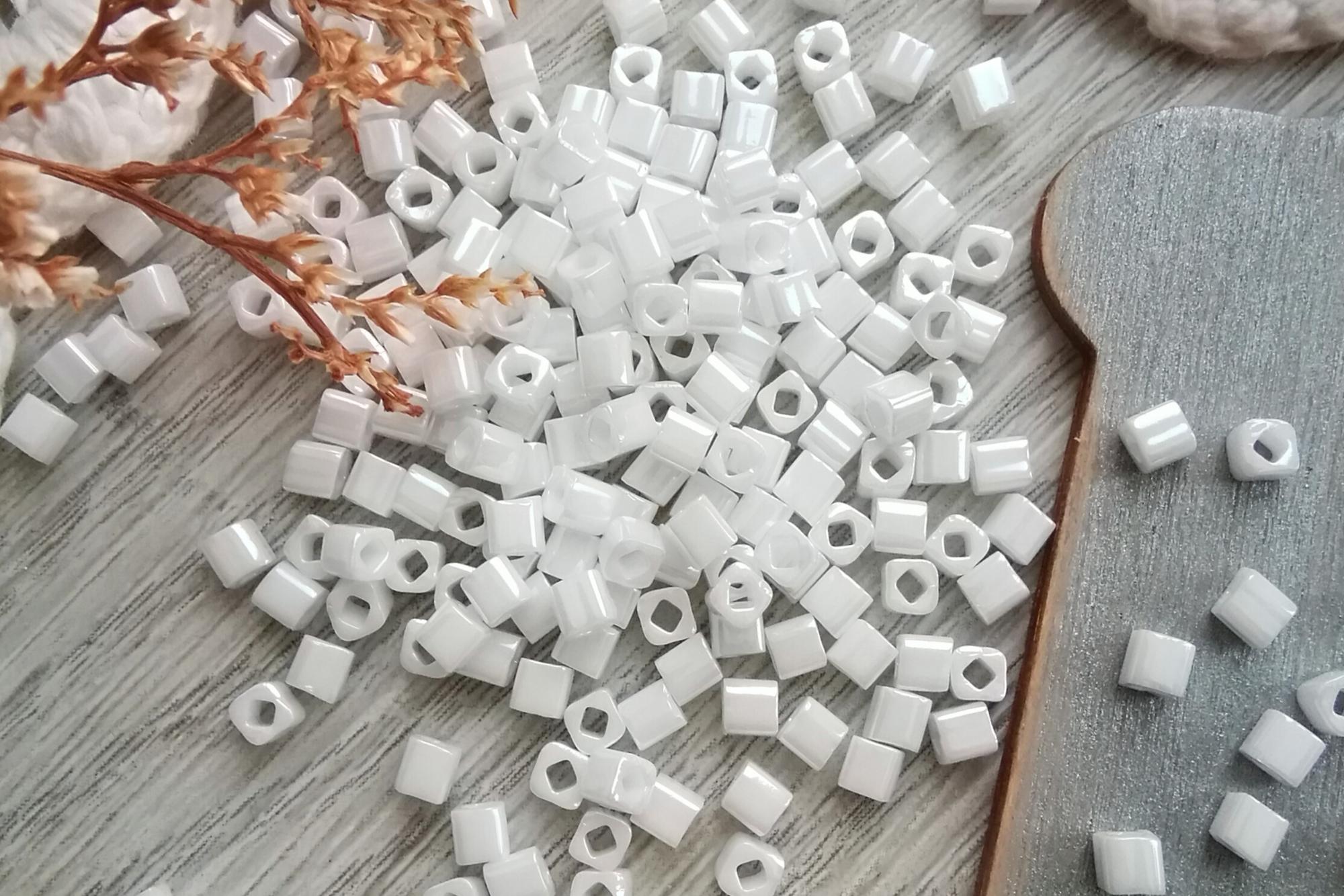 бисер тохо кубы 3 мм белый 121