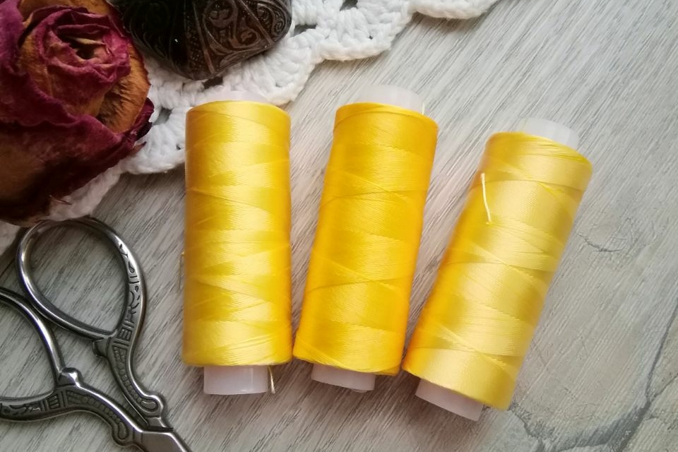 нитки капроновые желтые для бисера