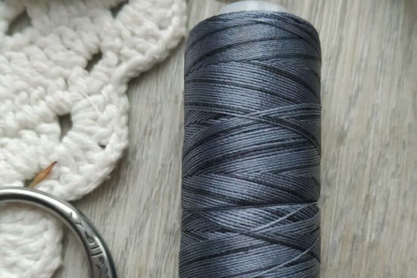 нитки капроновые серые