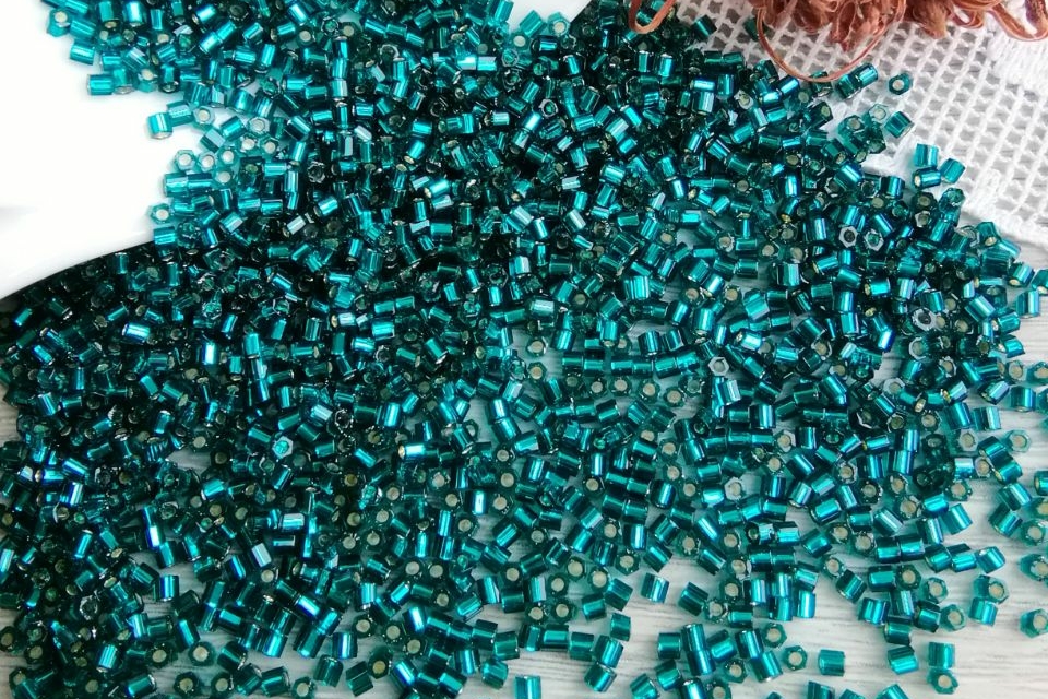 Бисер японский Гексагон изумрудный