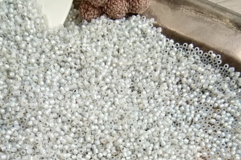 бисер японский серо-белый  2101