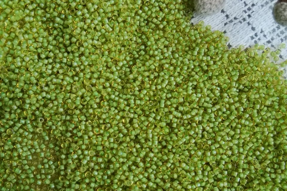 бисер тохо светло-зеленый 945