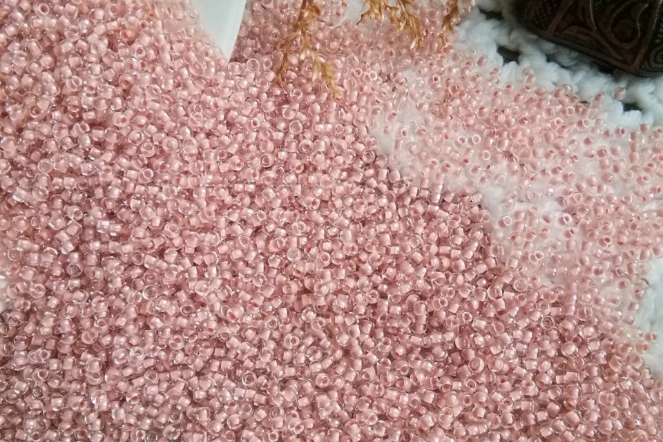 бисер японский Toho бежевый 1069