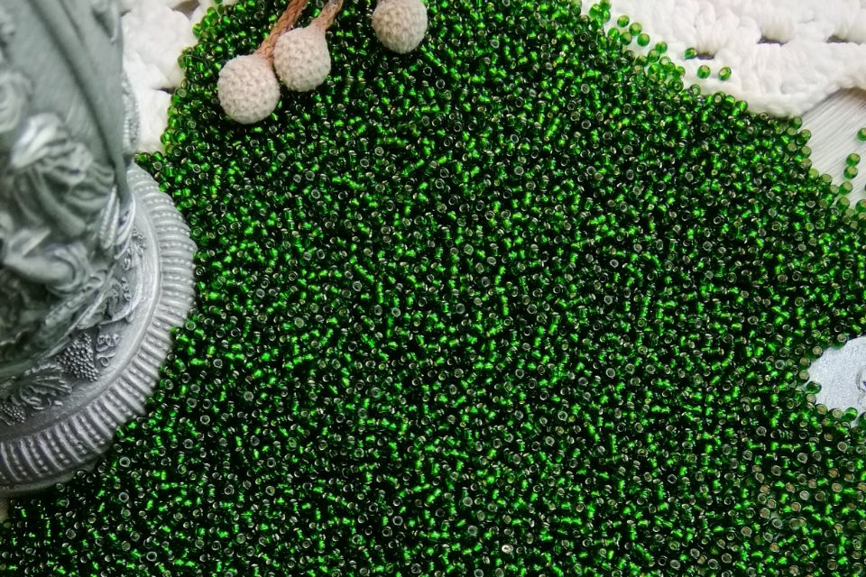 бисер зеленый огонек чешский 57120