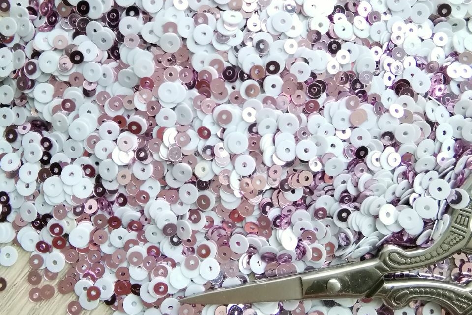 пайетки розовые и белые смесь