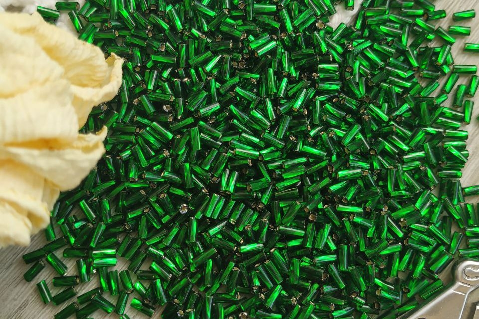 крученый стеклярус зеленый чешский