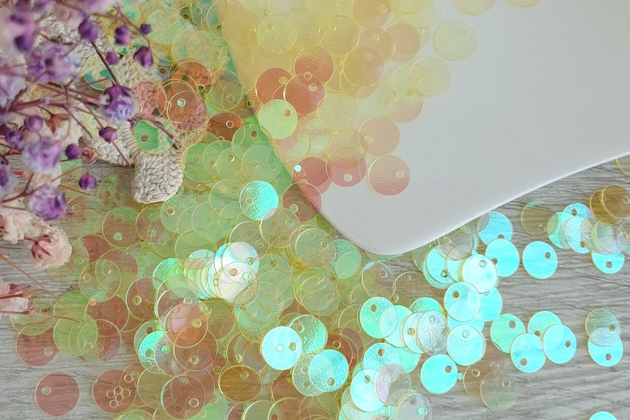 желтые пайетки