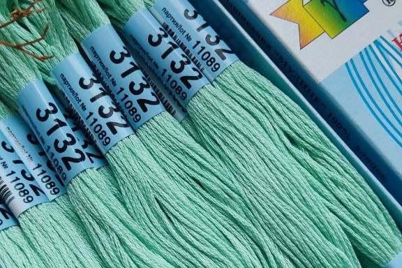 нитки гамма Gamma мулине 3132 бирюзовые, светло-бирюзовые