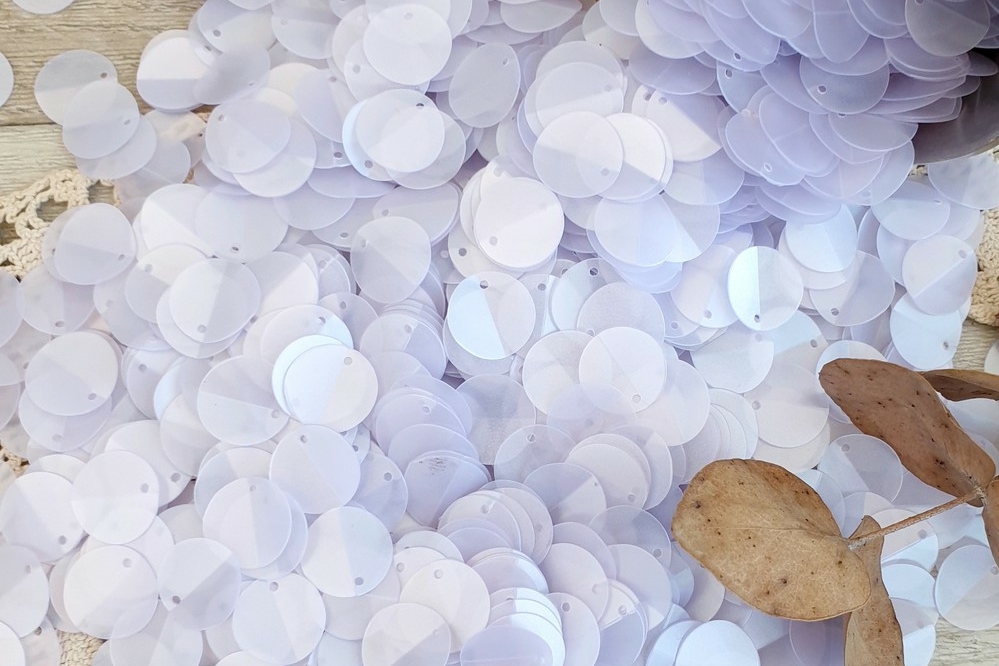 пайетки со смещенным отверстием