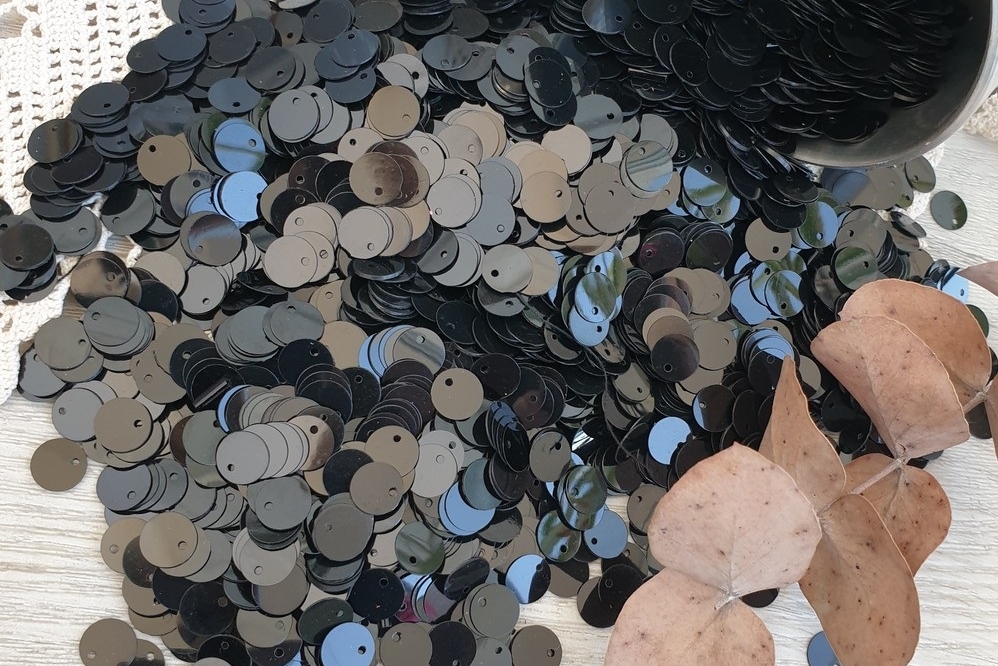 черные пайетки