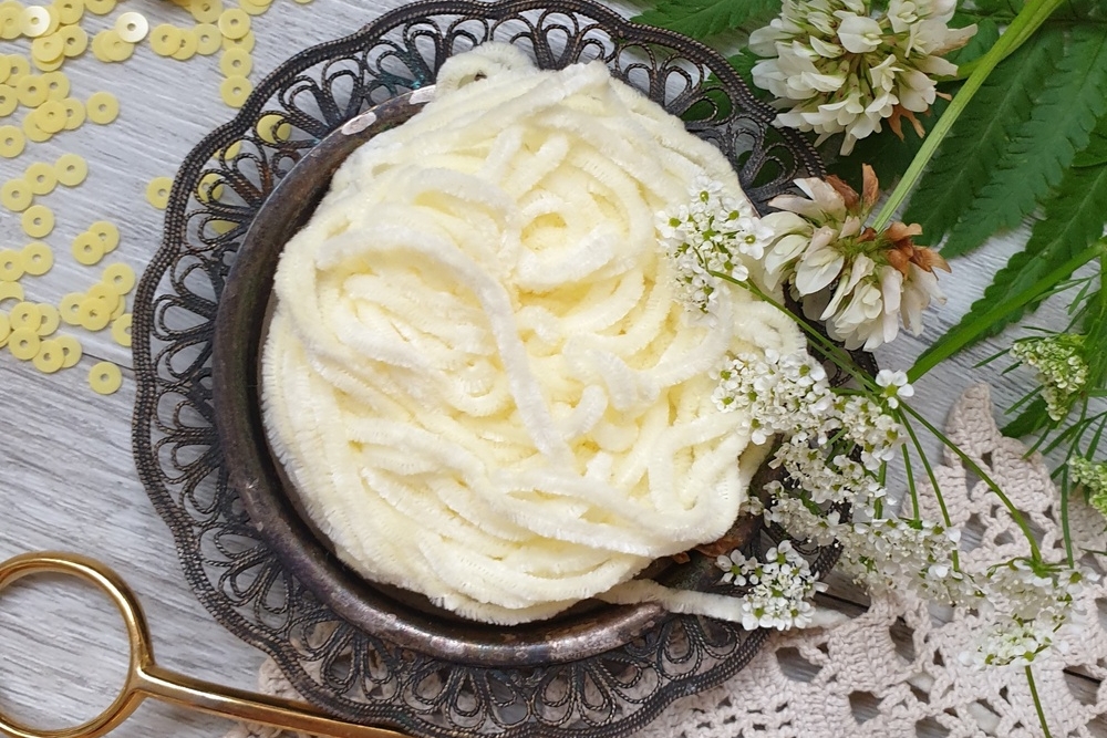 желтая синель для брошек