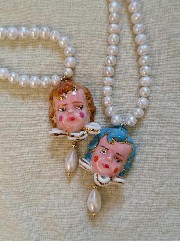 Озорник в воротнике ( на натуральном жемчуге )