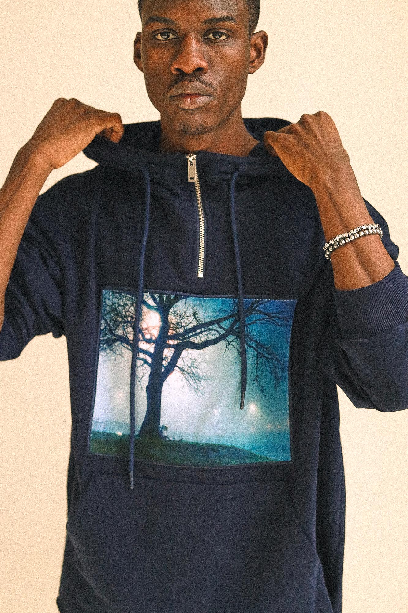 Зип-худи с принтом  "Астронавт под деревом", синий