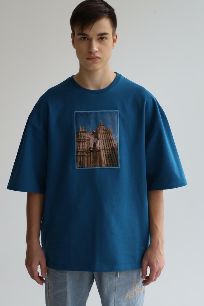 Футболка  "Астронавт на крыше", бирюзовая