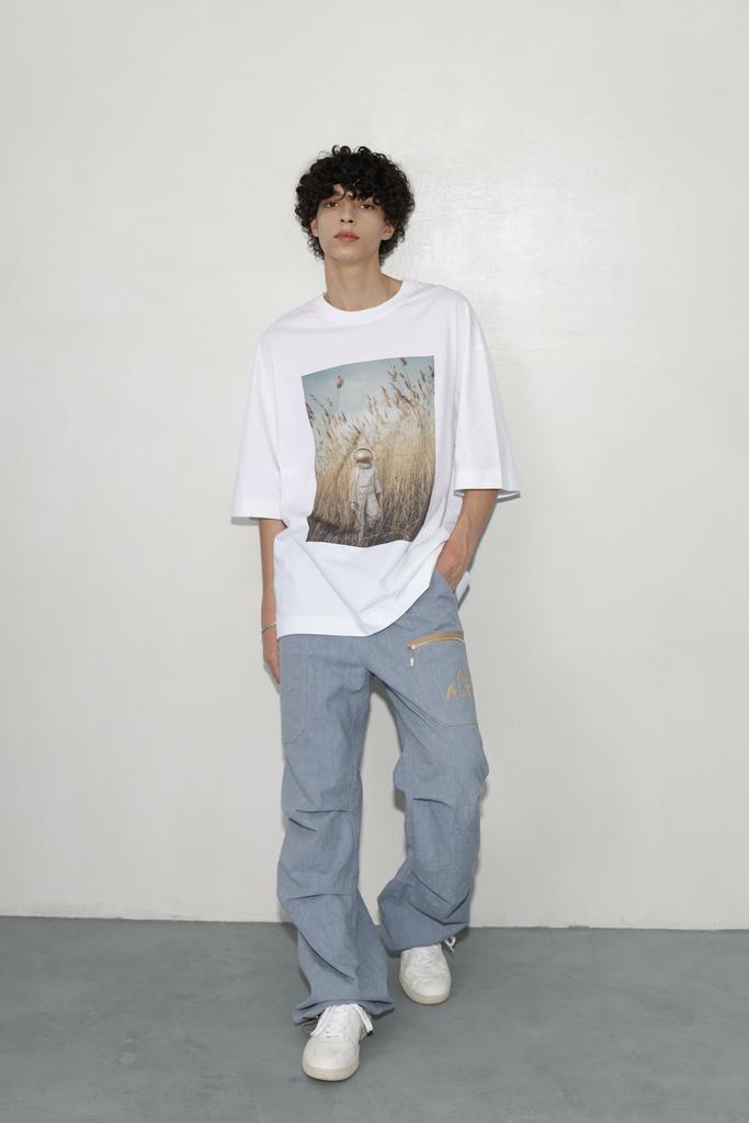 Футболка "Астронавт в камышах", молочная, adult size