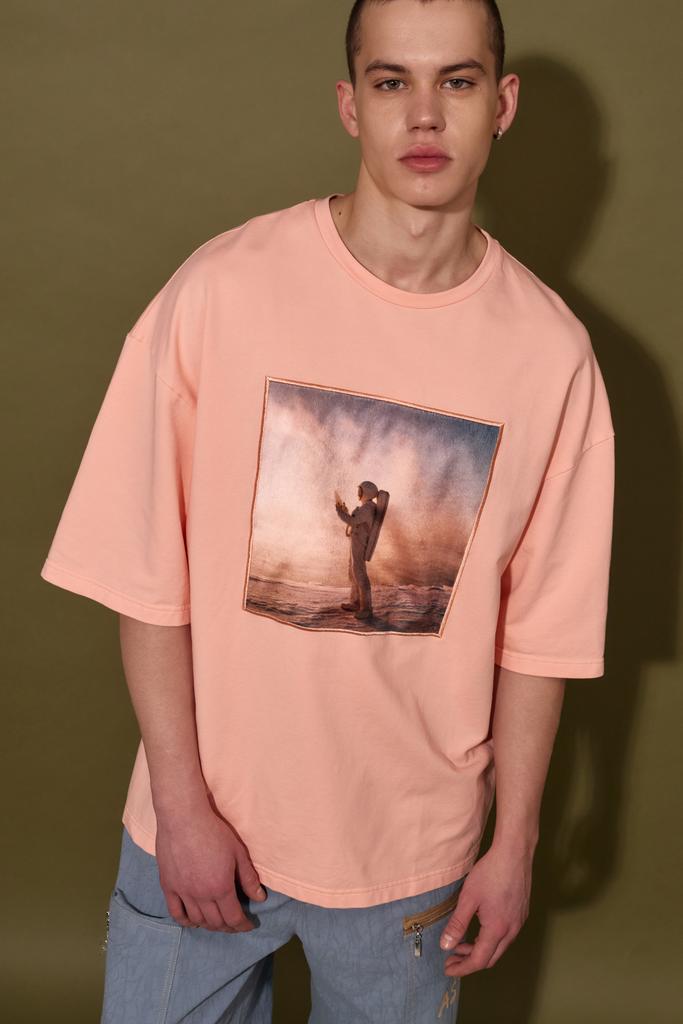 Футболка adult size  "Астронавт с кристалом" в персиковом цвете