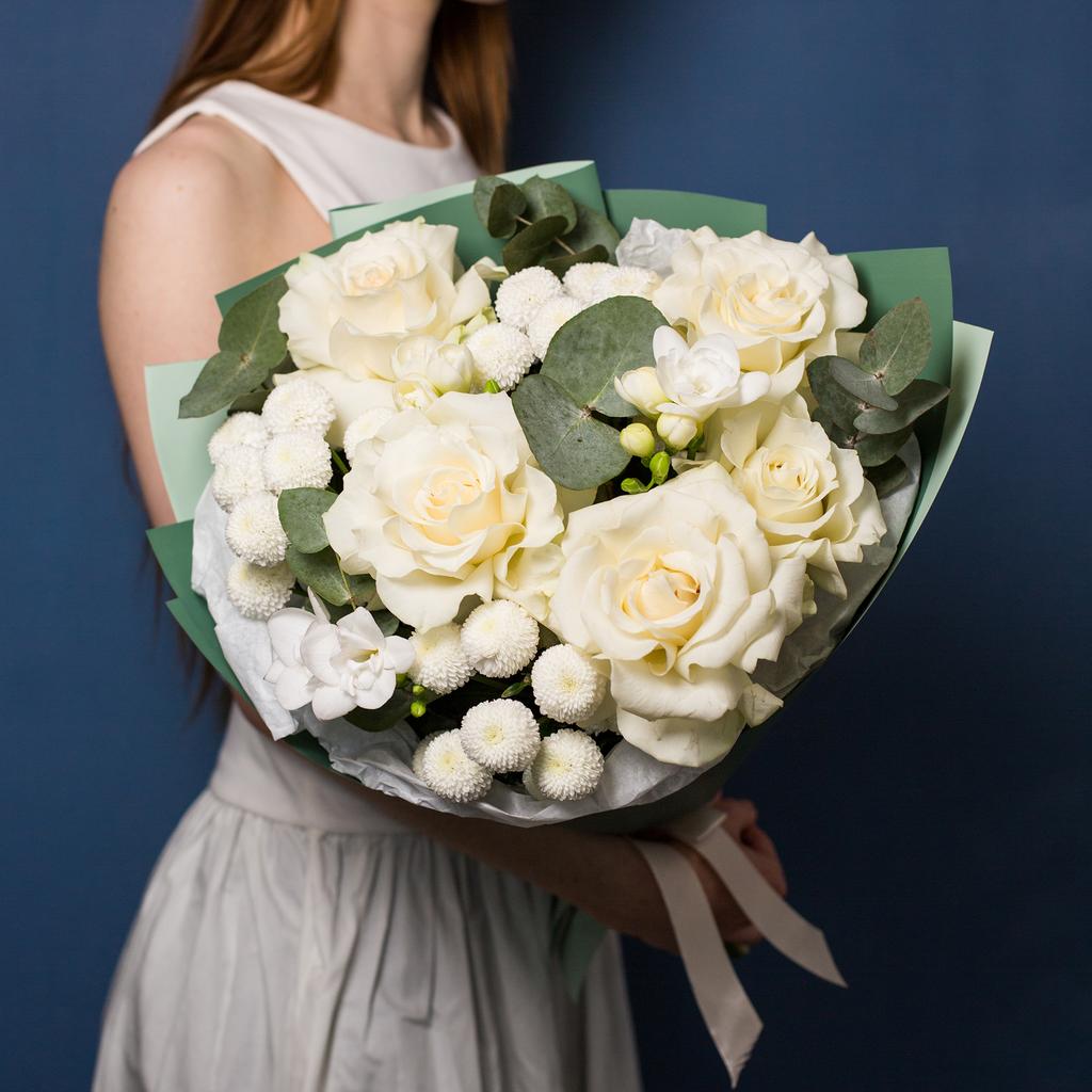 Французские розы и фрезии