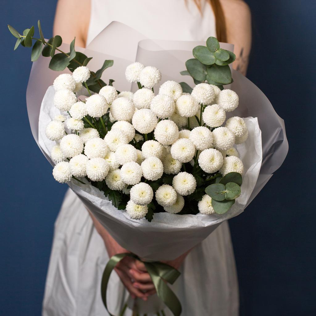 Хризантемы-шарики  и эвкалипт