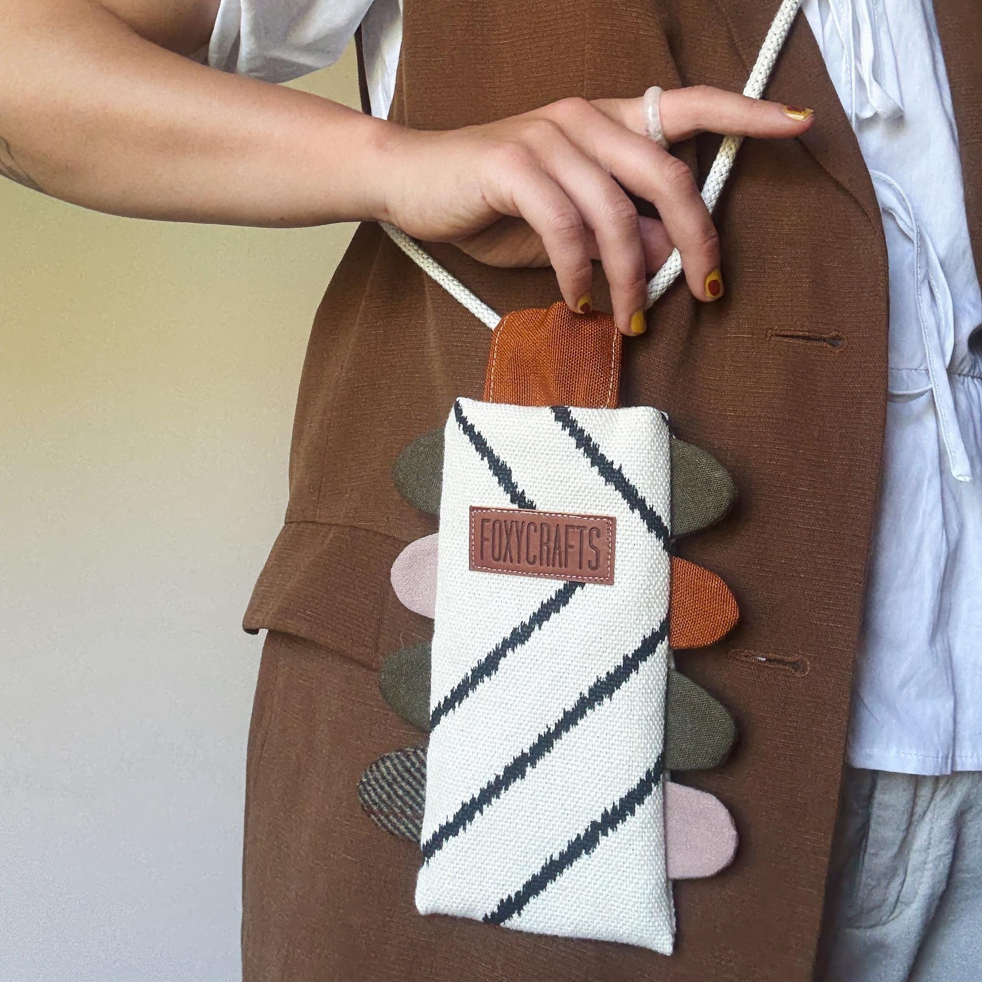 Сумочка для телефона ФЛОКС светлая с коричневым